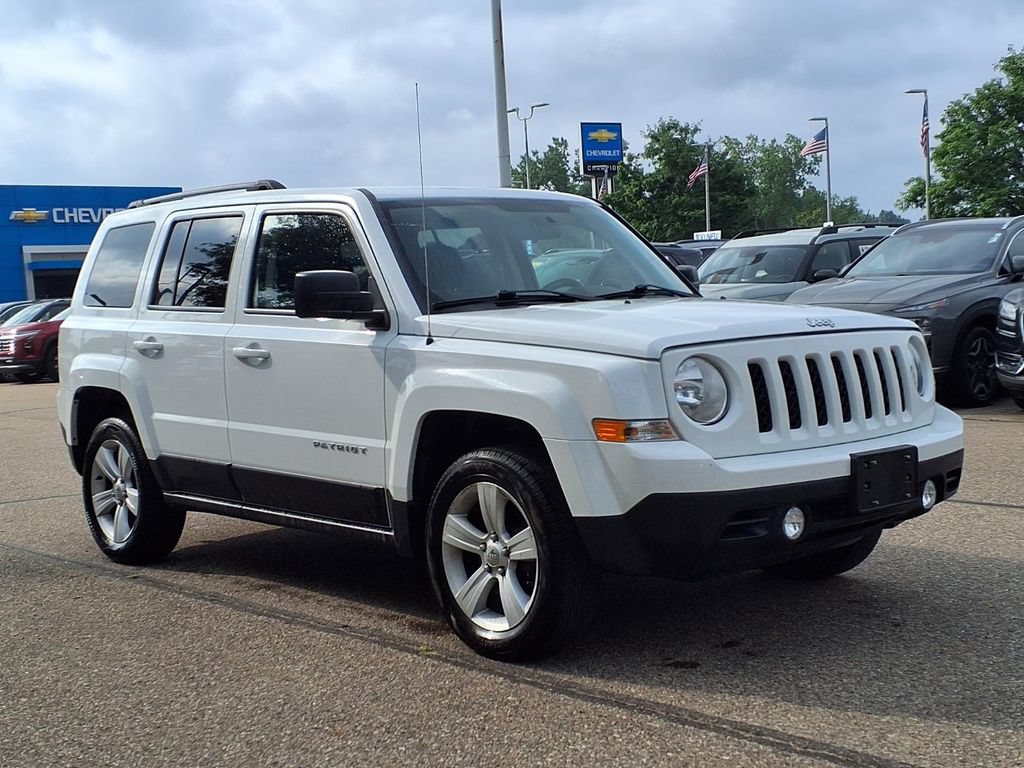Used 2014 Jeep Patriot Latitude w/ Sun/Sound Group AWD/4WD image 3