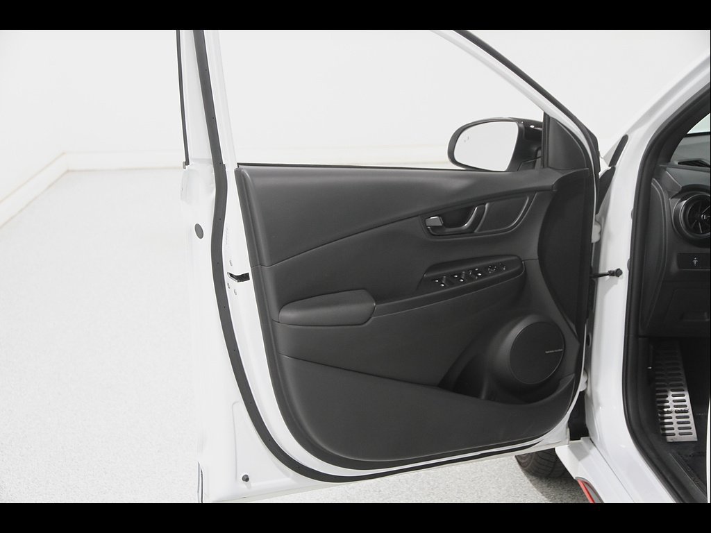 Certified 2022 Hyundai Kona N FWD image 4