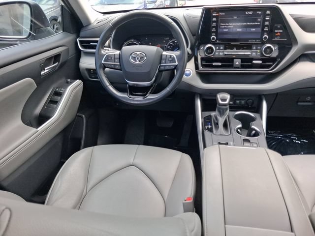 Used 2021 Toyota Highlander XLE FWD image 8