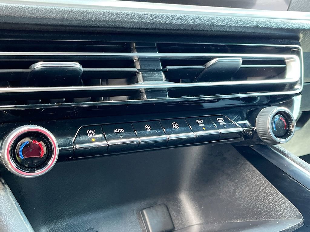 Used 2025 Chevrolet Traverse LT w/ Driver Confidence Package AWD/4WD image 16