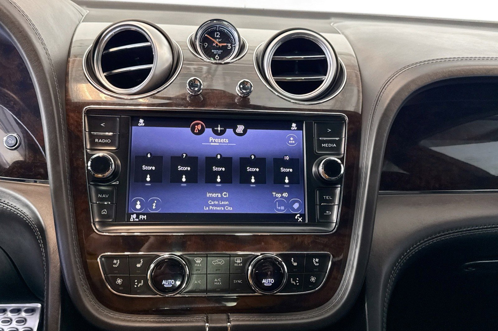 Used 2018 Bentley Bentayga image 15