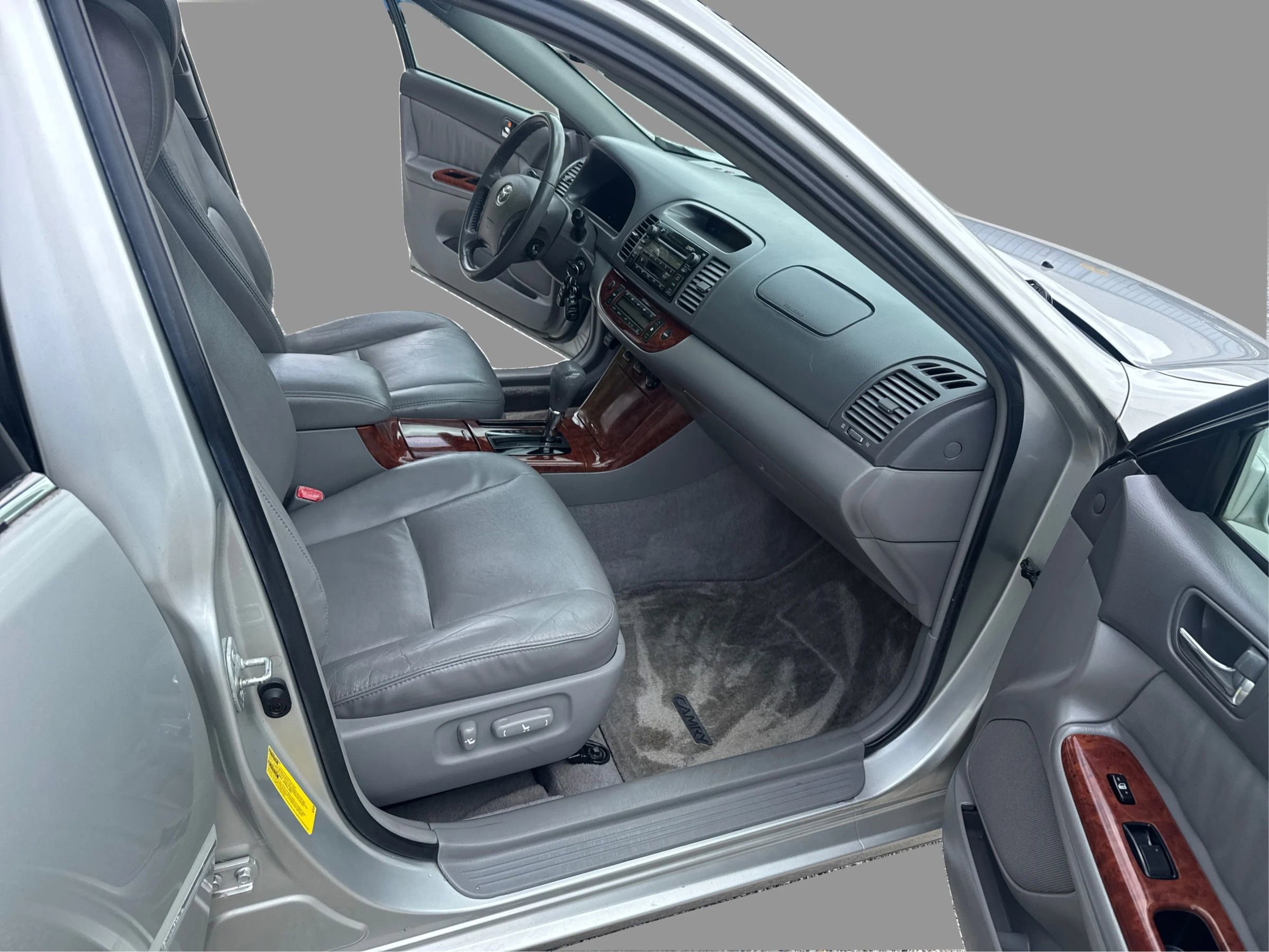 Used 2005 Toyota Camry LE FWD image 26
