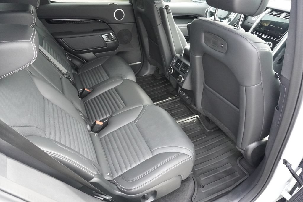 Used 2025 Land Rover Discovery S AWD/4WD image 26