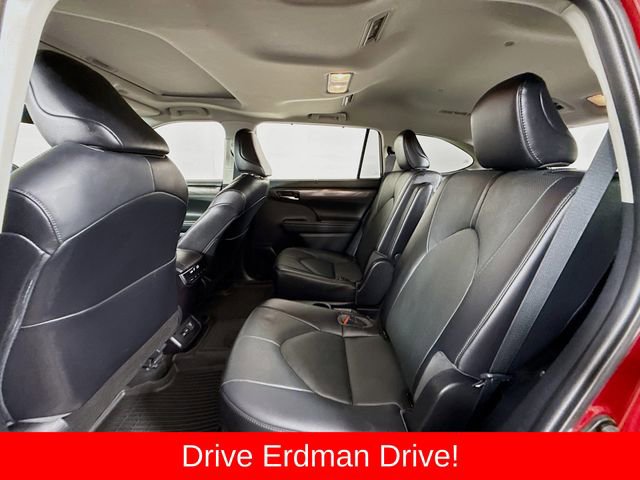 Used 2023 Toyota Highlander Limited image 9