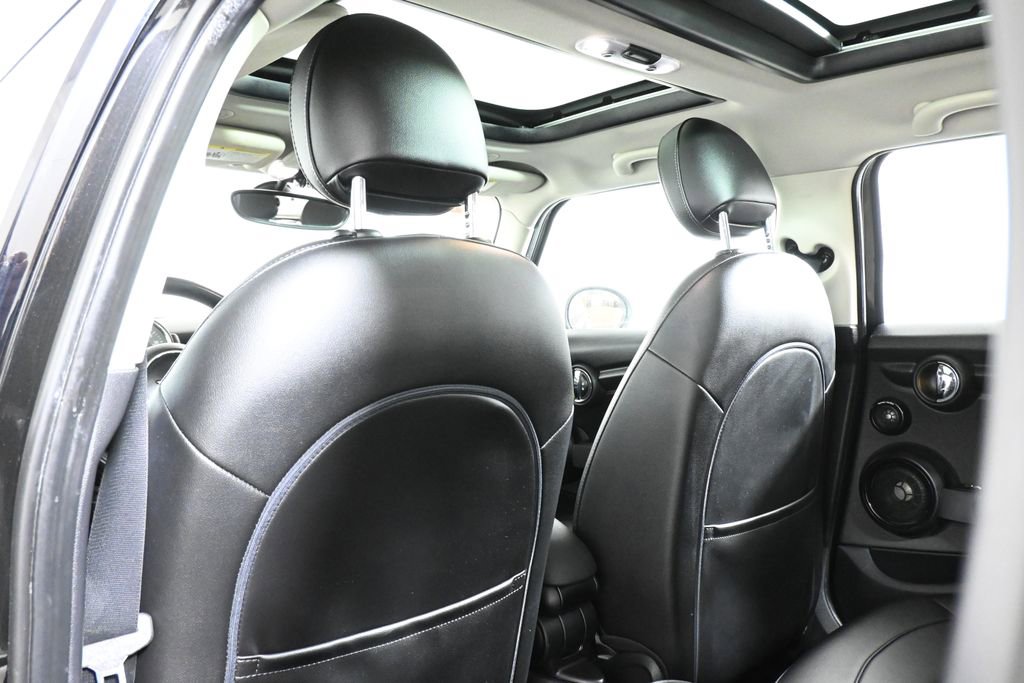 Used 2016 MINI Cooper 4-Door Hardtop image 25