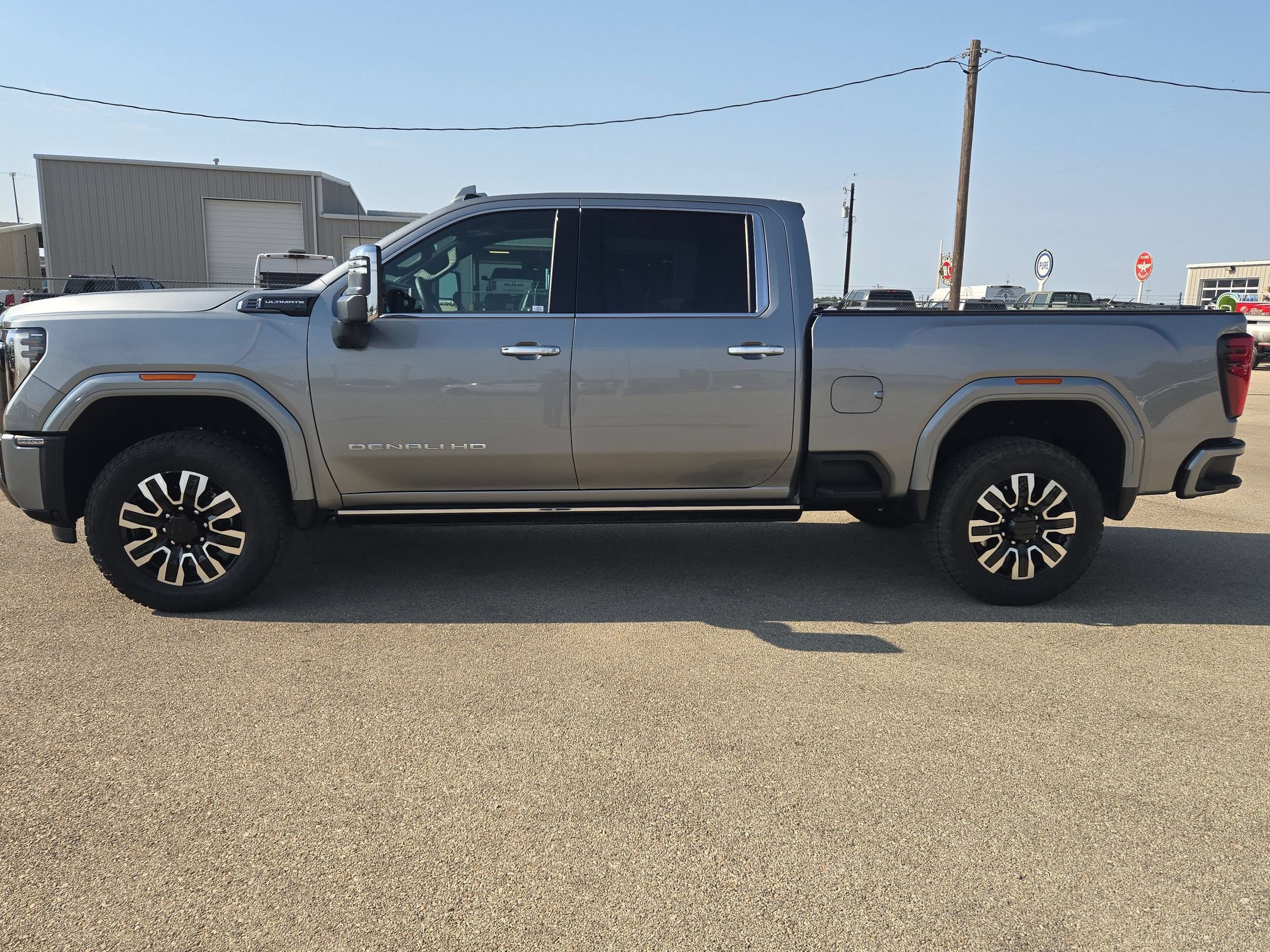 Used 2026 GMC Sierra 2500 Denali Ultimate AWD/4WD image 6