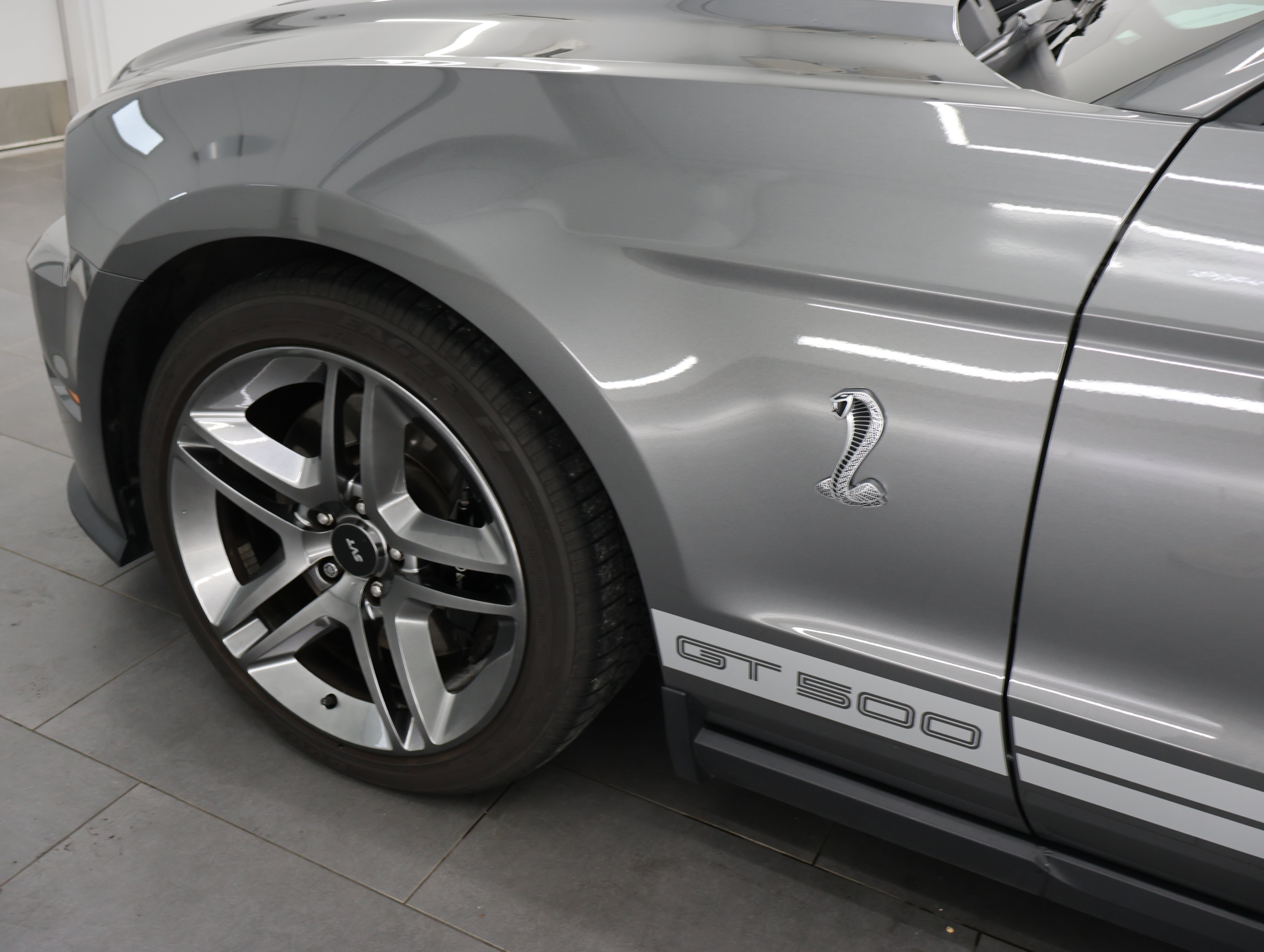 Used 2011 Ford Mustang Shelby GT500 RWD image 34