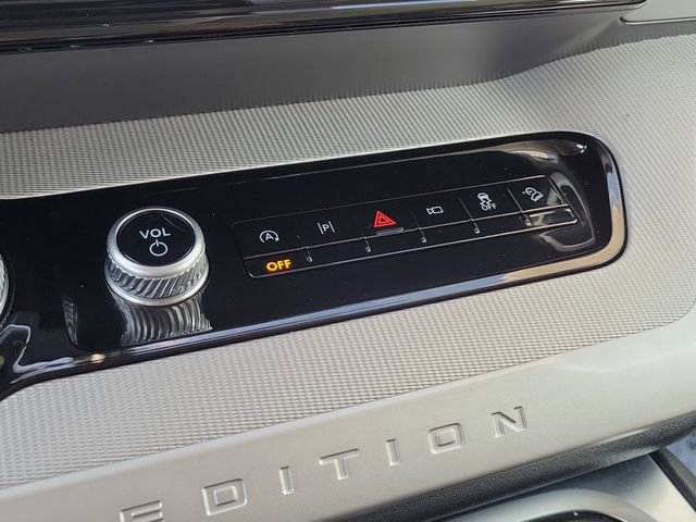 Used 2025 Ford Expedition Active image 28