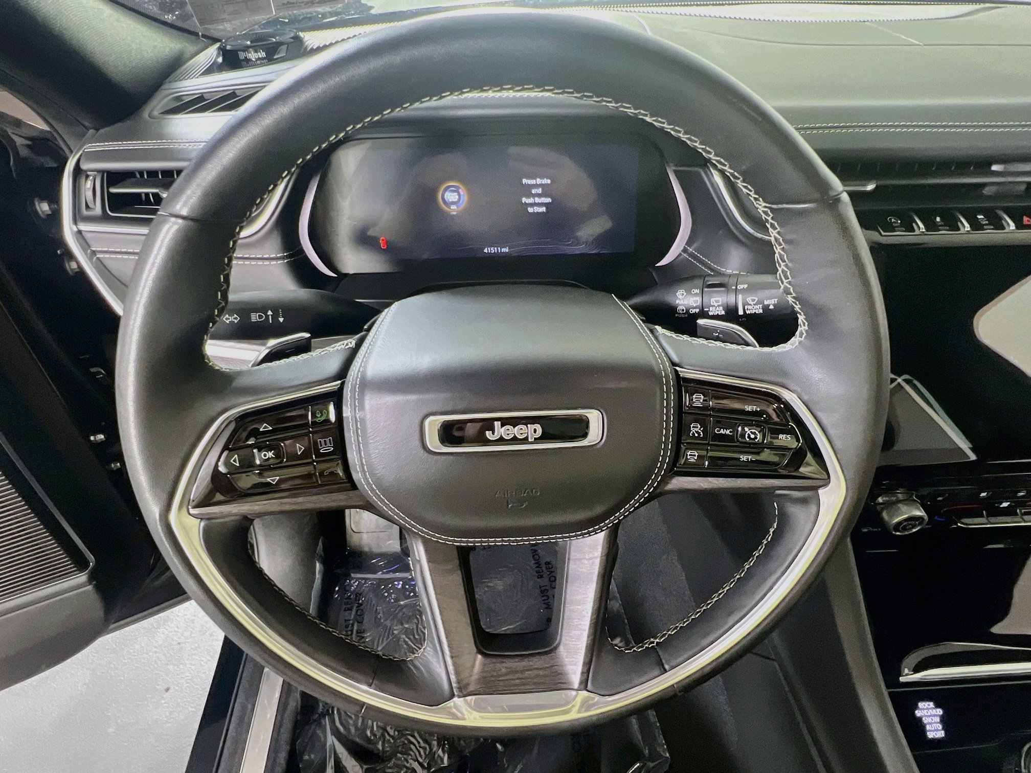 Used 2022 Jeep Grand Cherokee Overland w/ Luxury Tech Group IV AWD/4WD image 11
