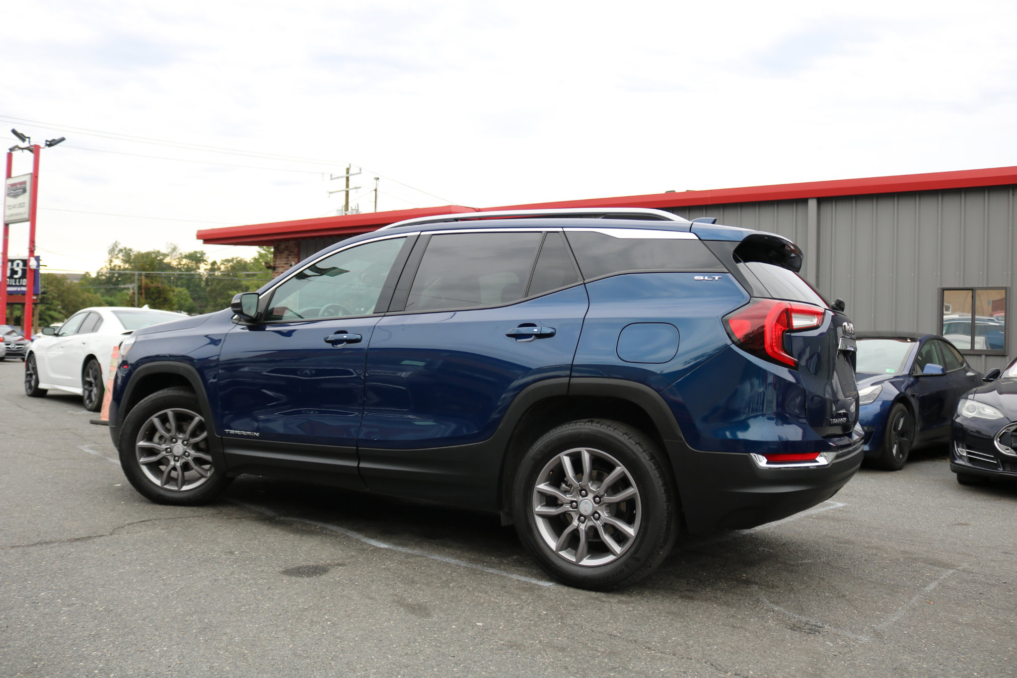 Used 2023 GMC Terrain SLT image 7