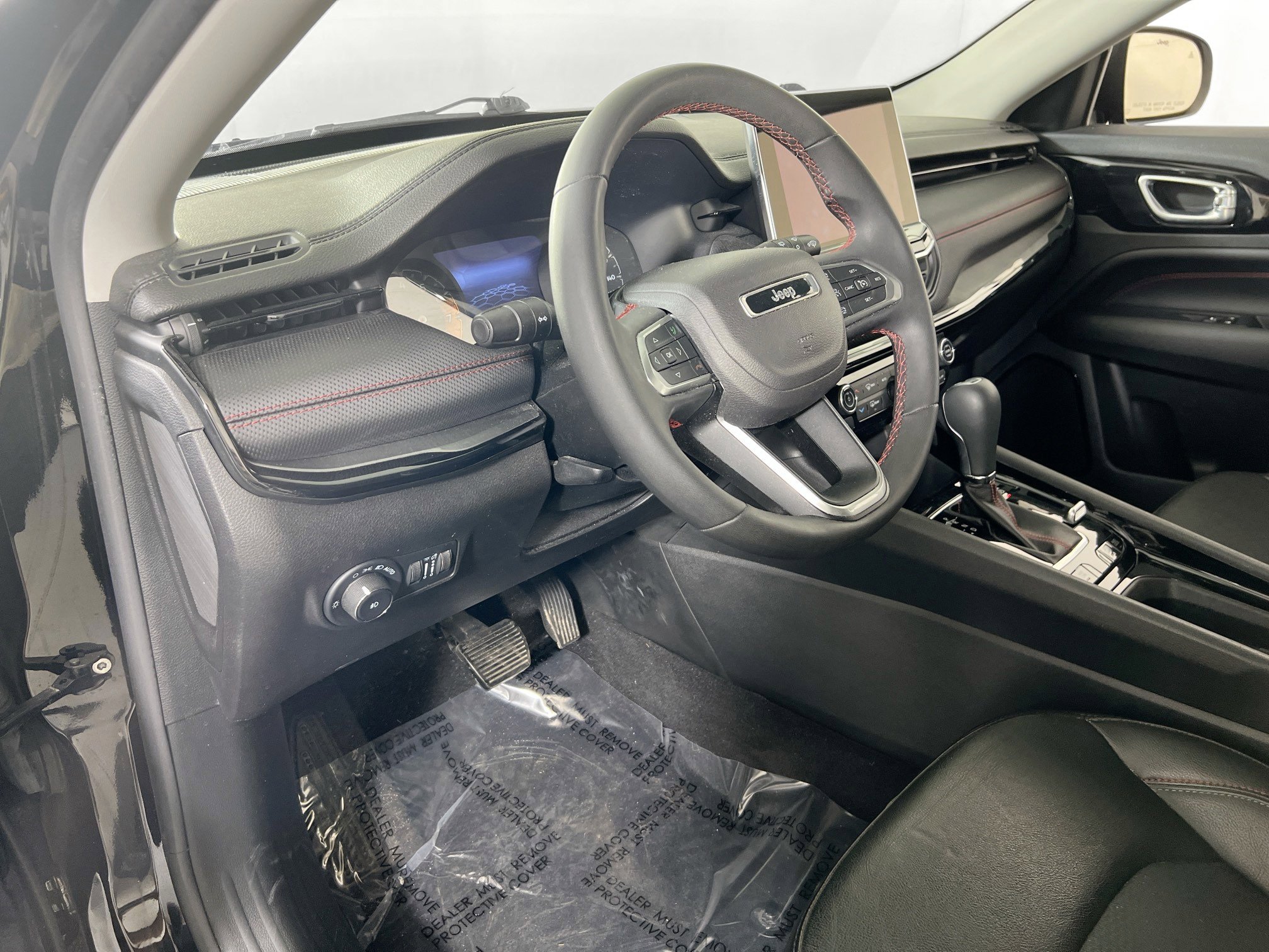 Used 2022 Jeep Compass Trailhawk AWD/4WD image 9