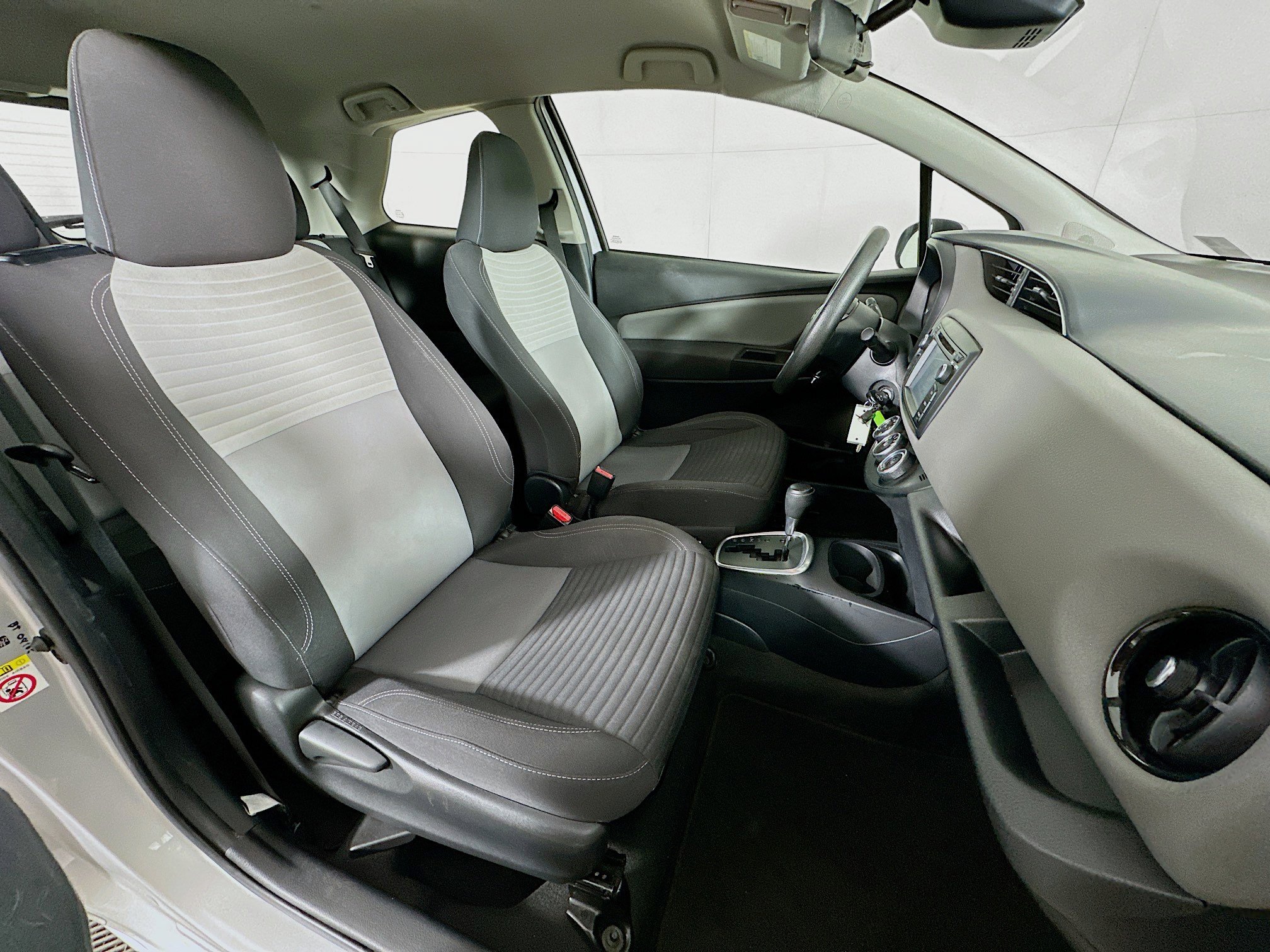 Used 2018 Toyota Yaris LE w/ Carpet Mat Package FWD image 26