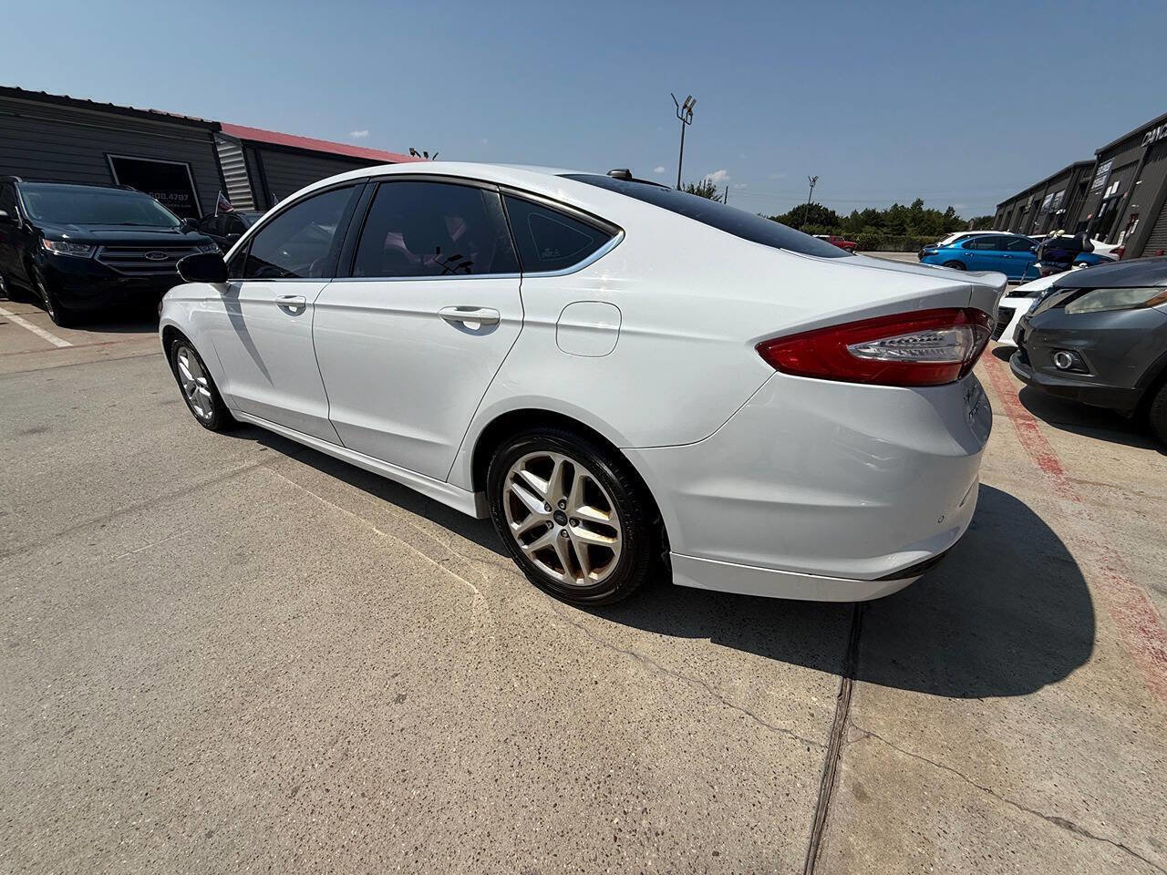 Used 2015 Ford Fusion SE image 29
