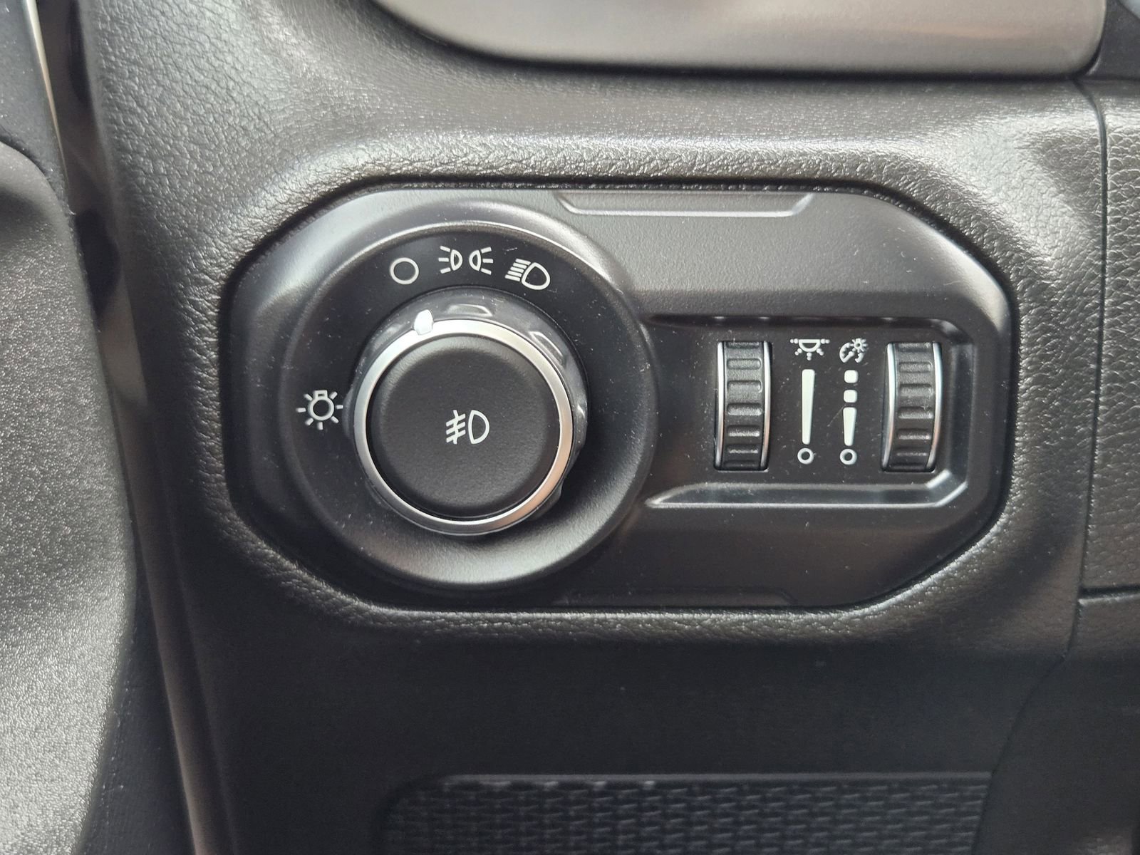 Used 2020 Jeep Wrangler Sport AWD/4WD image 23