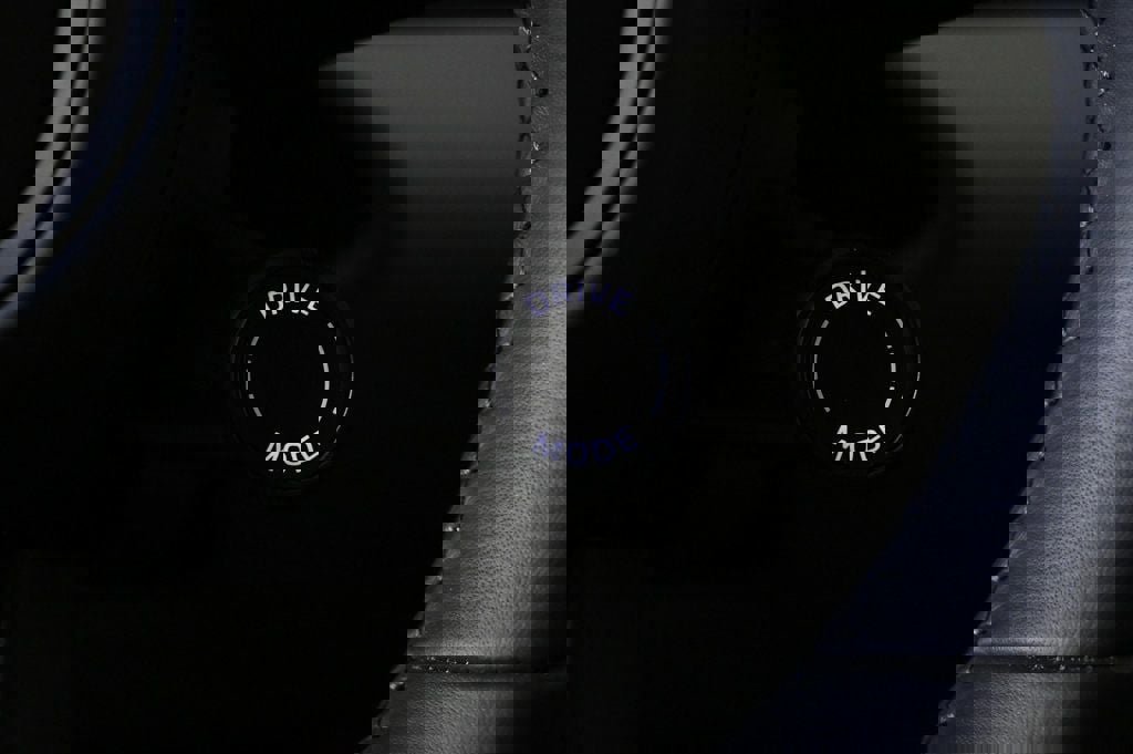 Certified 2025 Porsche Macan 4S Electric image 21