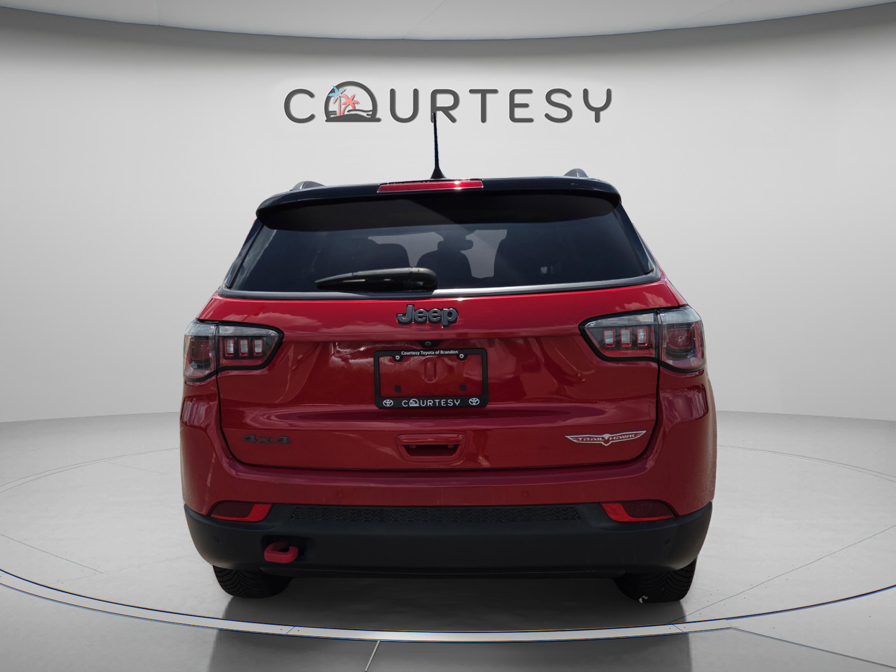 Used 2018 Jeep Compass Trailhawk w/ Leather Interior Group AWD/4WD image 4