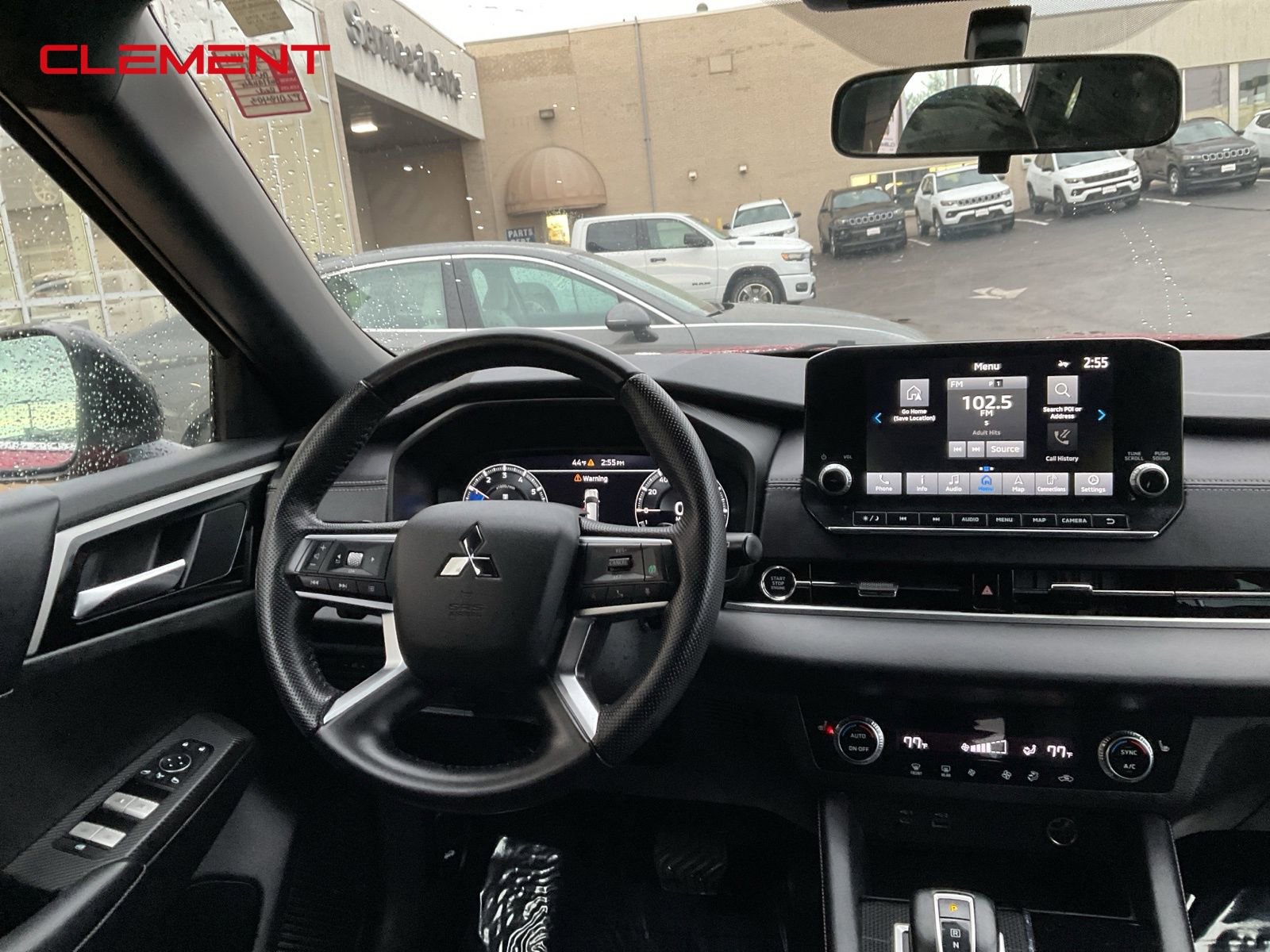 Used 2023 Mitsubishi Outlander SE image 12