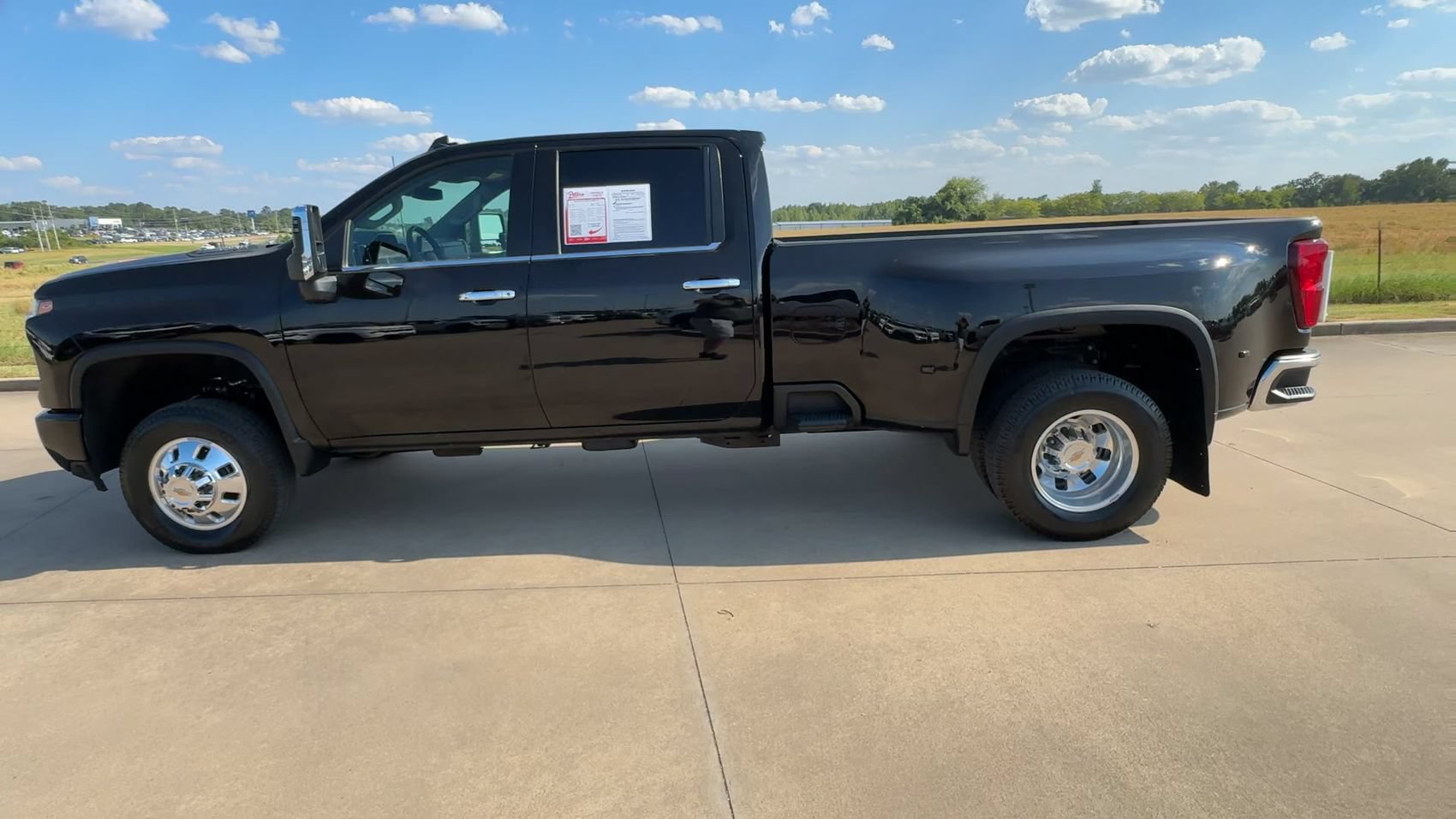 Used 2026 Chevrolet Silverado 3500 LTZ w/ LTZ Convenience Package AWD/4WD image 4
