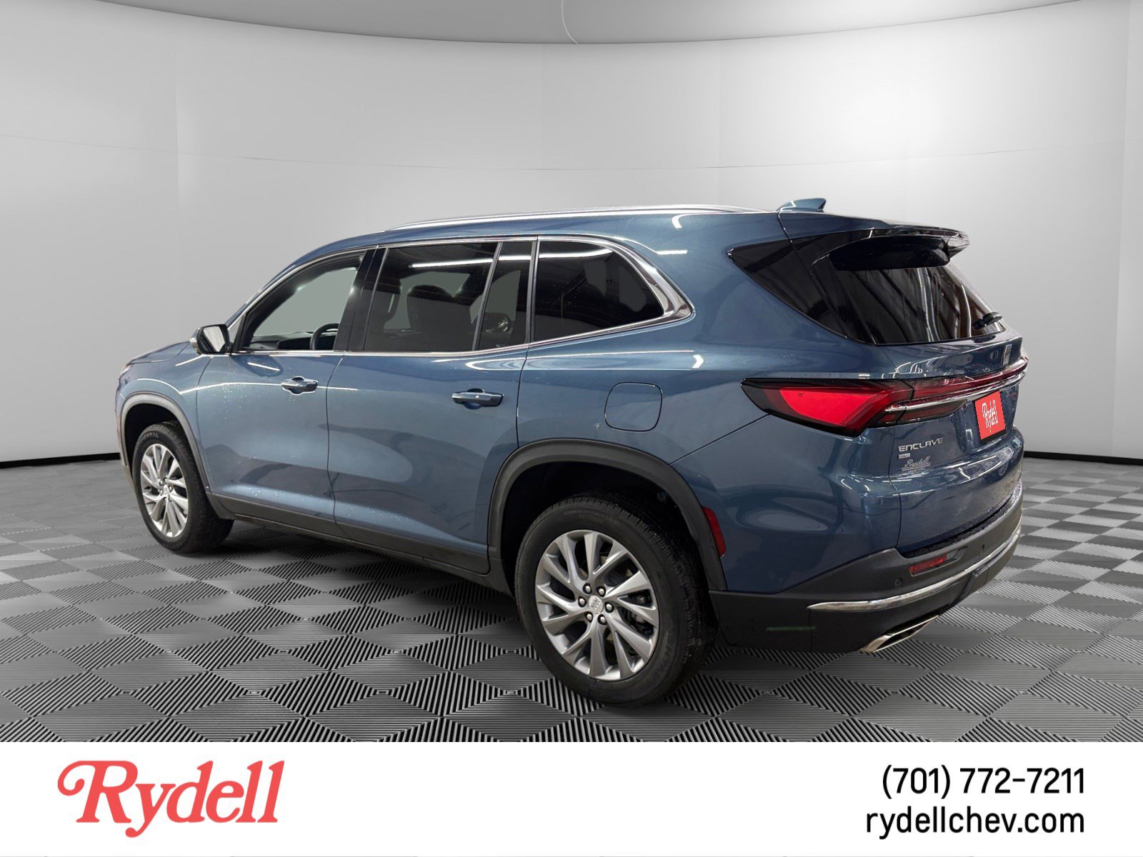 Used 2025 Buick Enclave Preferred AWD/4WD image 3