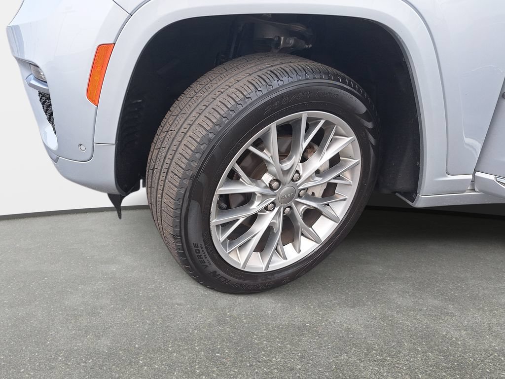 Certified 2022 Jeep Grand Cherokee Summit w/ Luxury Tech Group V AWD/4WD image 32