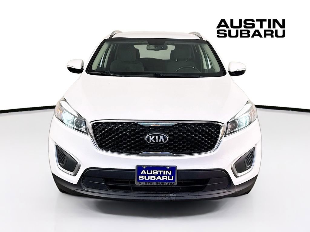 Used 2017 Kia Sorento LX w/ LX Convenience Package image 2