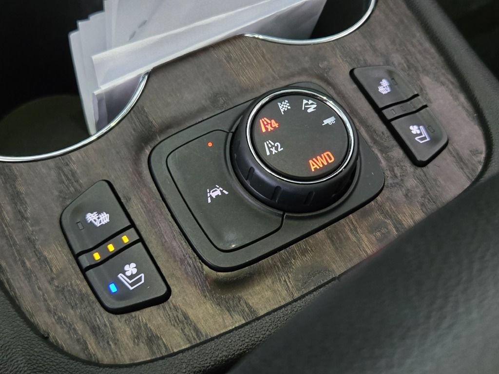 Certified 2023 GMC Acadia Denali w/ Denali Ultimate Package AWD/4WD image 31