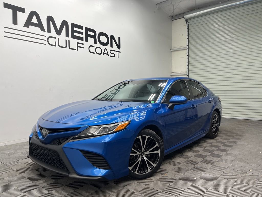 Used 2018 Toyota Camry SE image 2