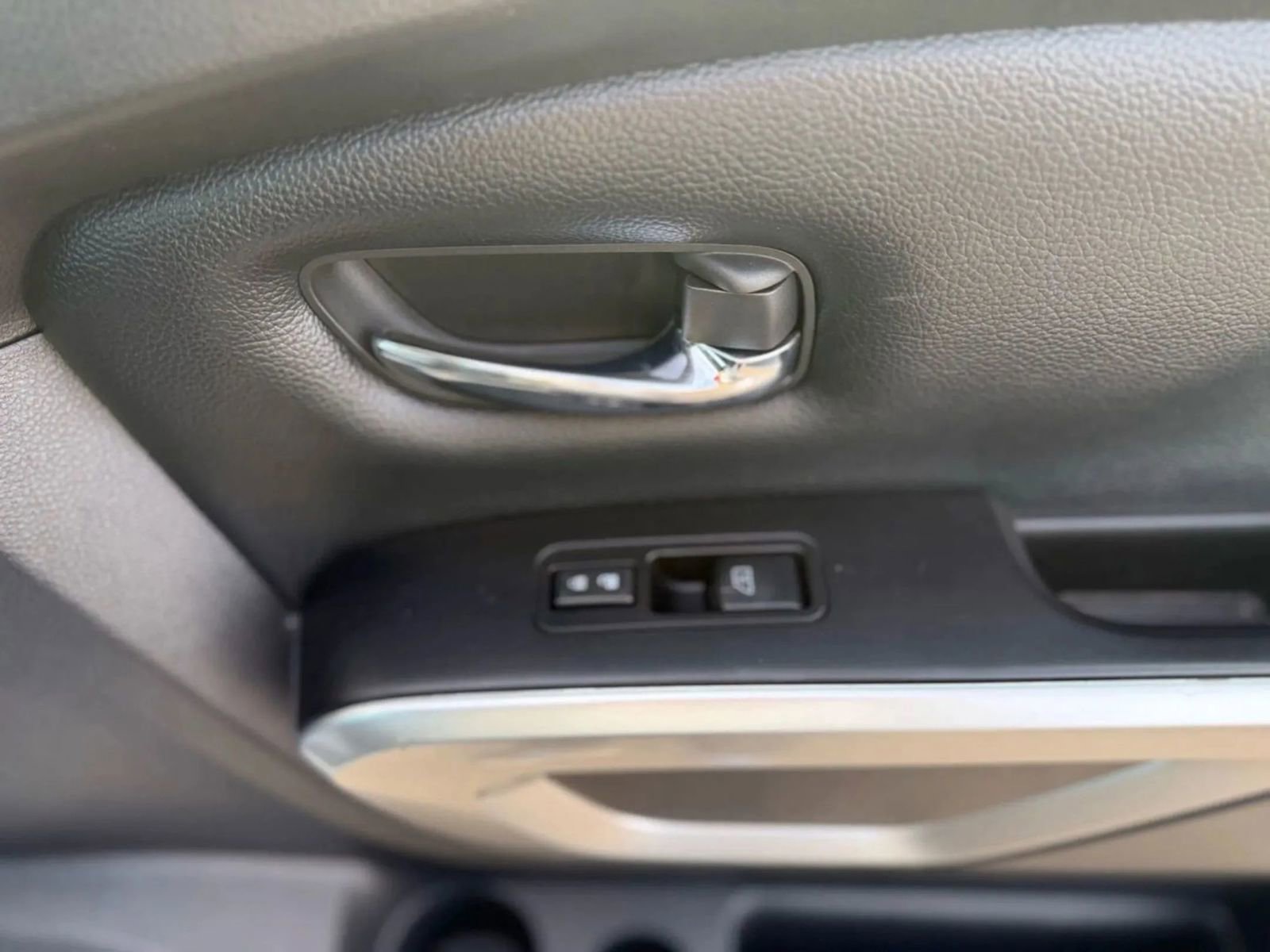 Used 2018 Nissan Titan SV AWD/4WD image 24