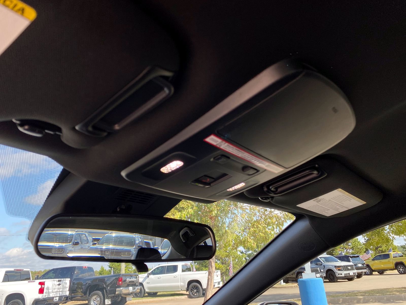 Used 2025 Toyota Camry SE image 23