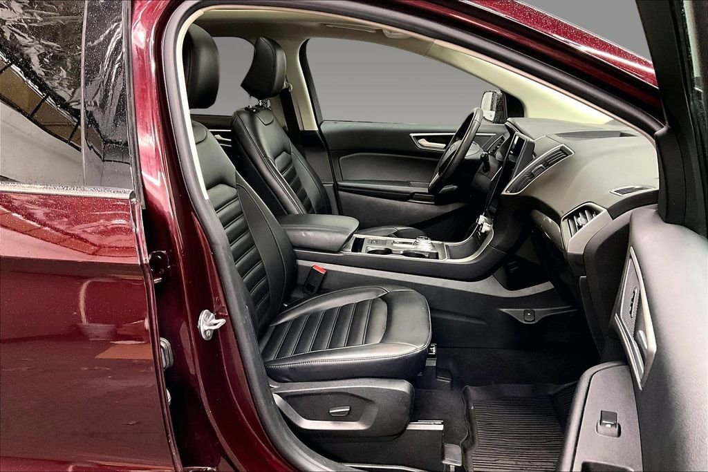 Used 2024 Ford Edge SEL w/ Convenience Package image 4