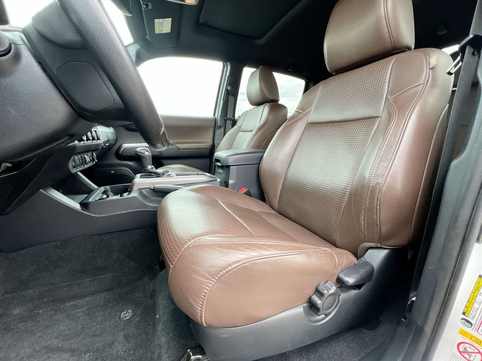 Used 2019 Toyota Tacoma Limited AWD/4WD image 16