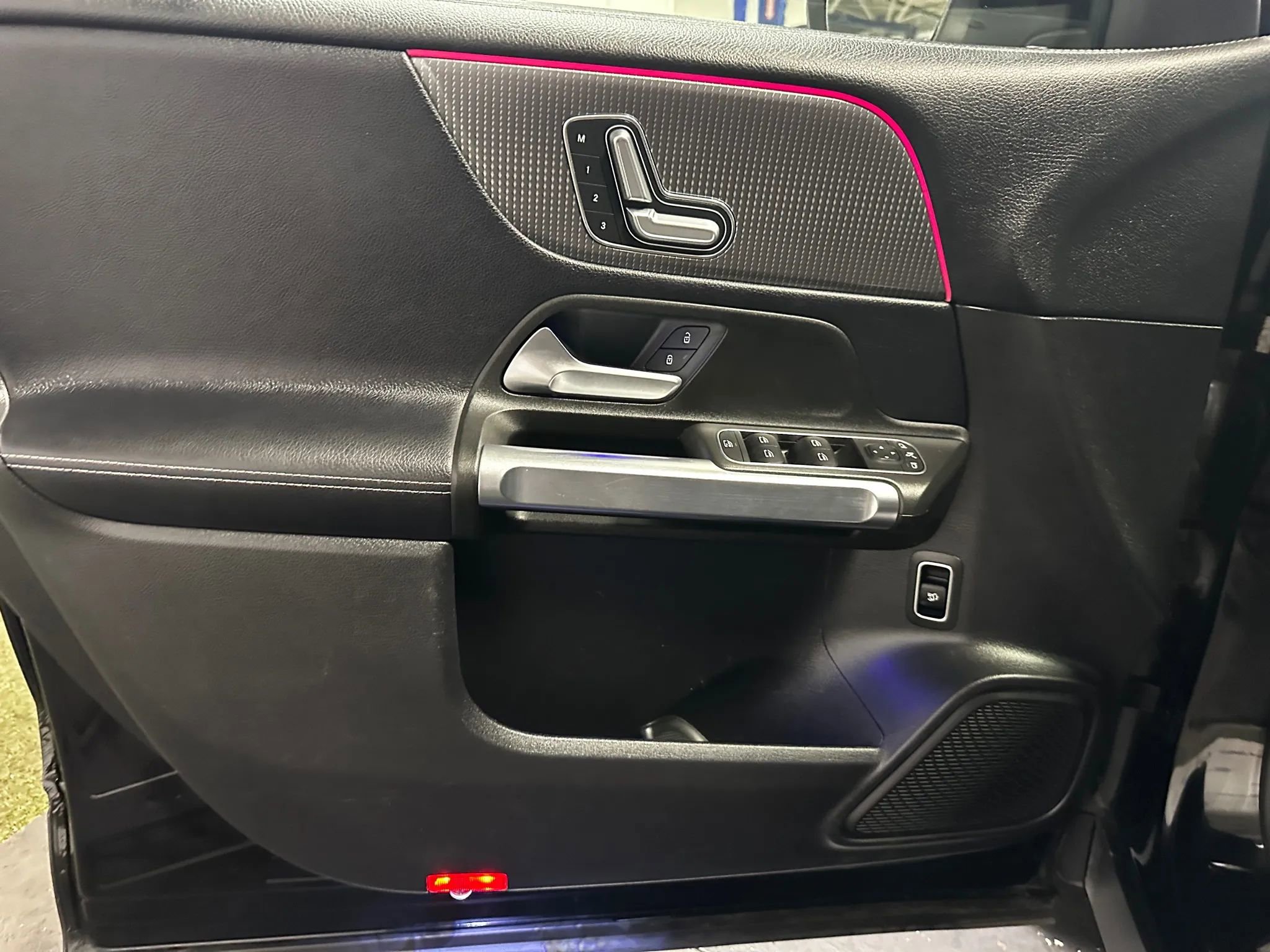 Used 2021 Mercedes-Benz GLB 250 GLB 250 Sport Utility 4D image 12