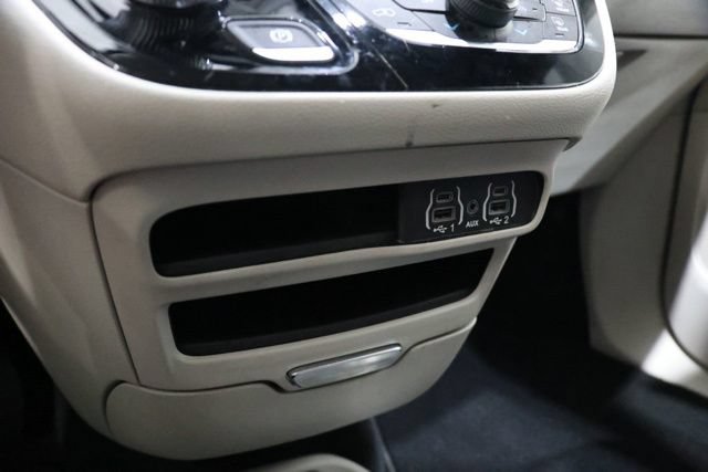 Used 2023 Chrysler Pacifica Touring-L FWD image 29