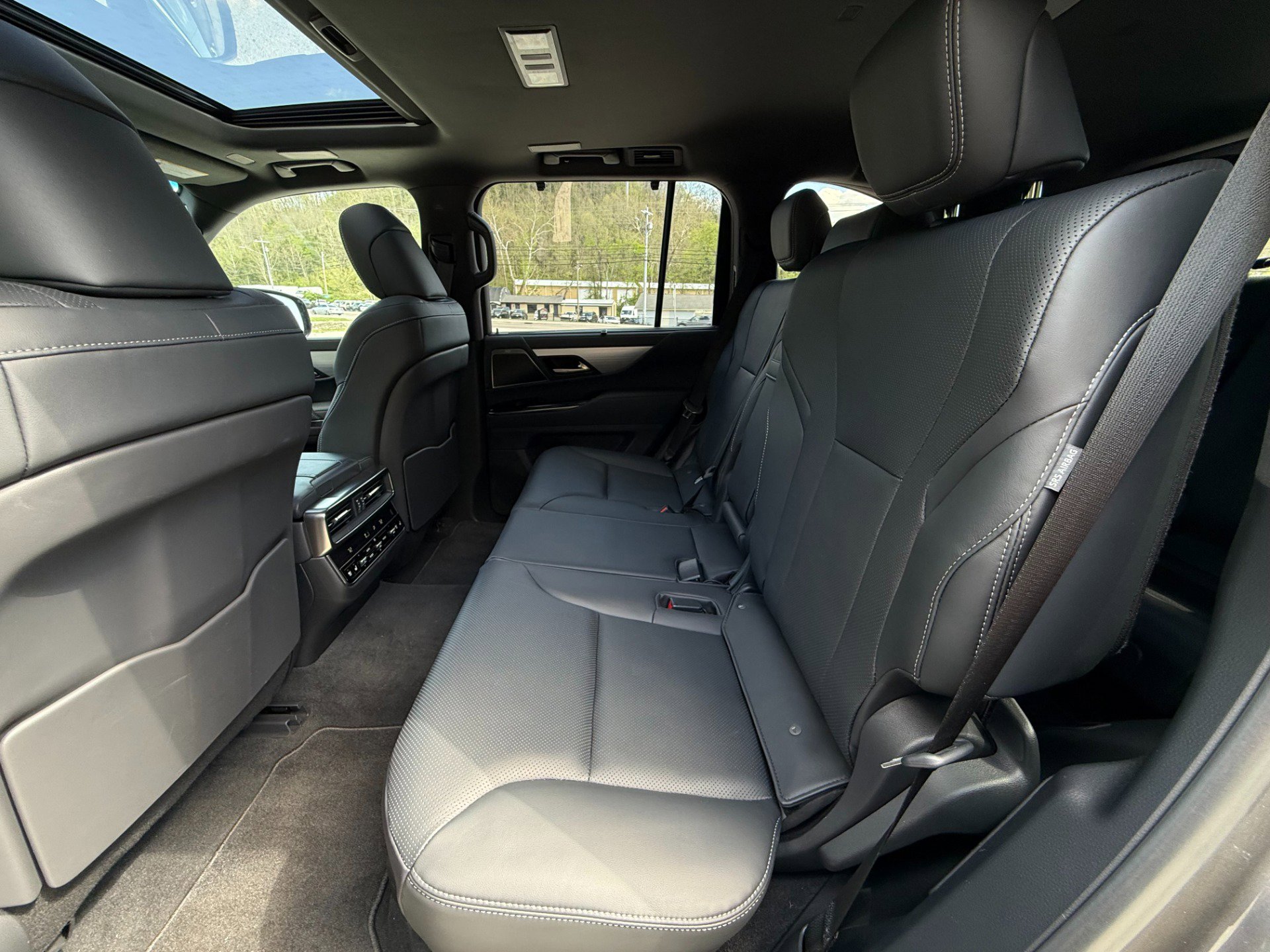 Used 2024 Lexus LX 600 F Sport image 30