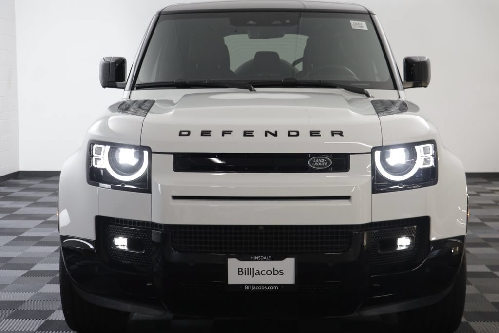 Certified 2025 Land Rover Defender 110 X-Dynamic SE AWD/4WD image 23