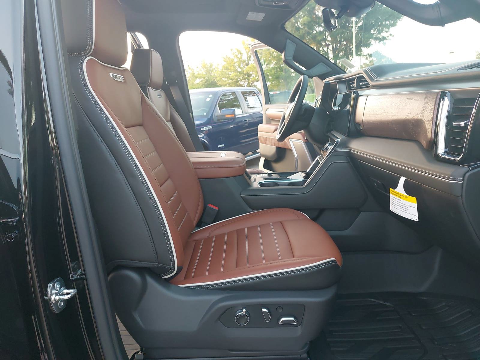 New 2026 GMC Sierra 2500 Denali Ultimate AWD/4WD image 10
