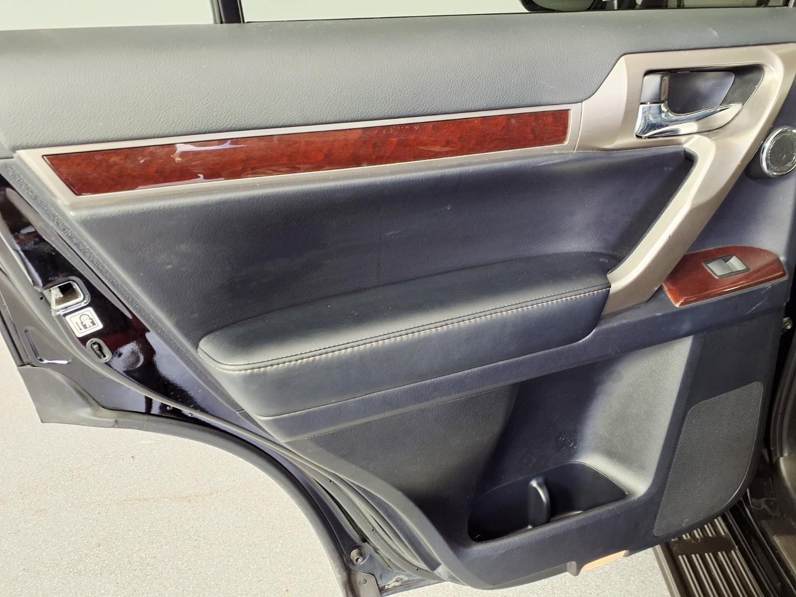 Used 2018 Lexus GX 460 Luxury w/ Preferred Accessory Package image 10