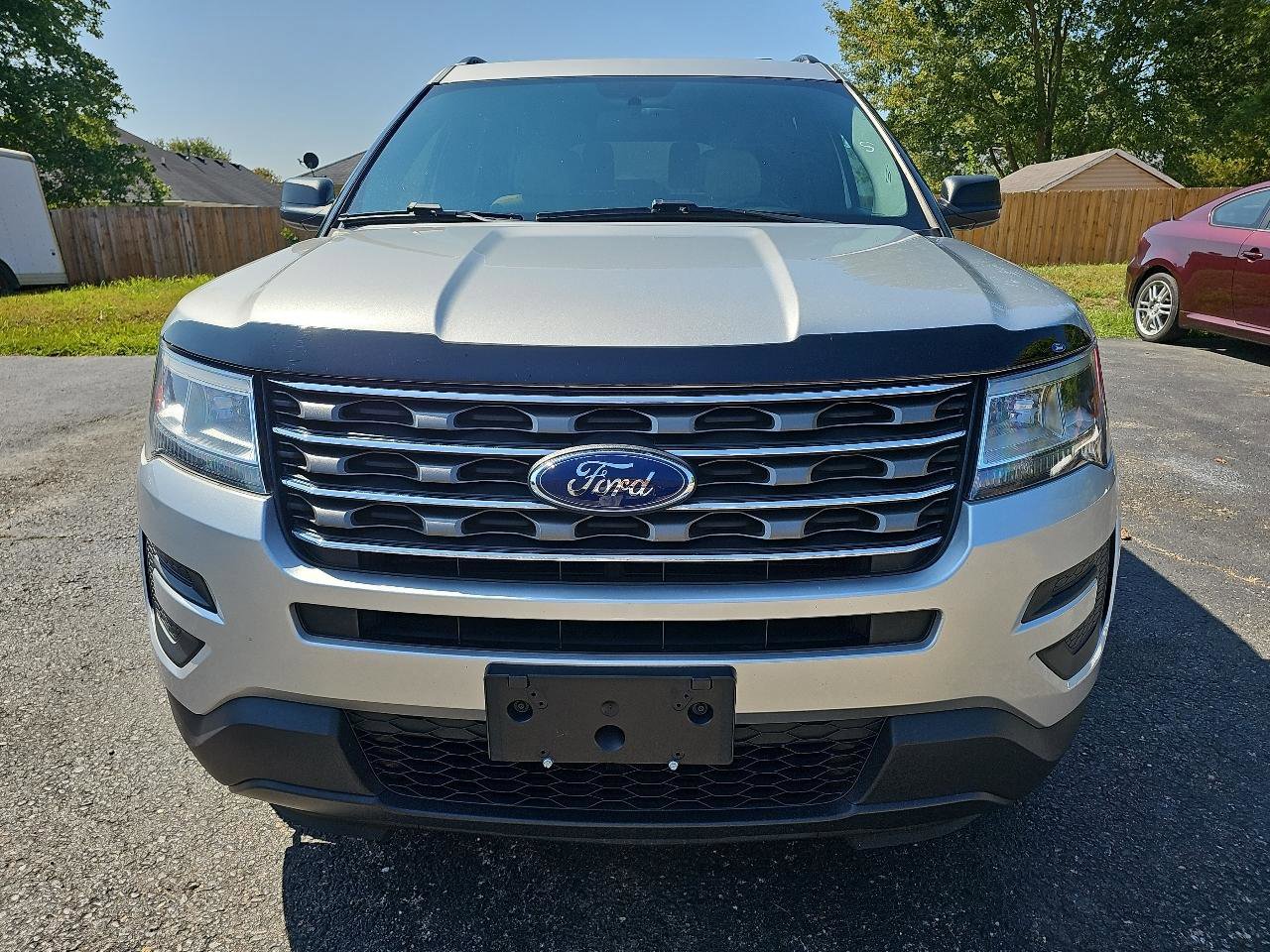 Used 2017 Ford Explorer FWD image 2