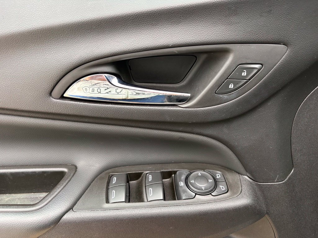 Used 2024 Chevrolet Equinox LT w/ LPO, Floor Liner Package FWD image 11