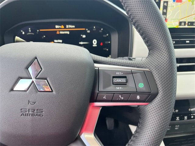 New 2025 Mitsubishi Outlander SE image 19