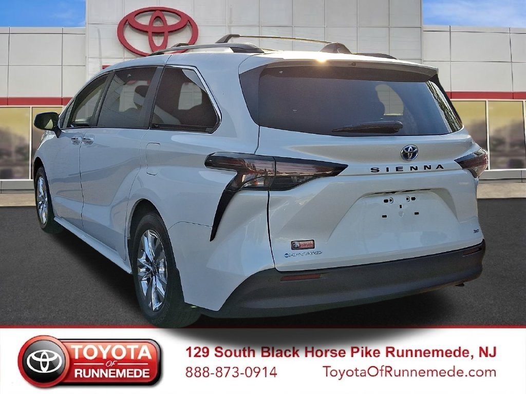 Certified 2025 Toyota Sienna XLE w/ XLE Plus Package AWD/4WD image 4
