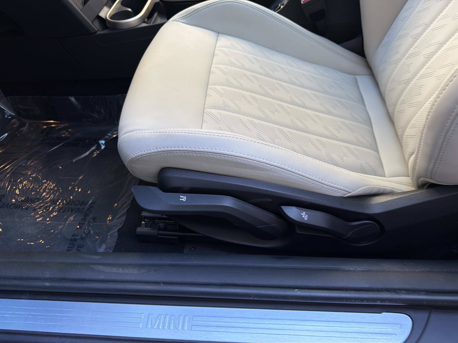 Used 2026 MINI Cooper 2-Door Hardtop FWD image 11