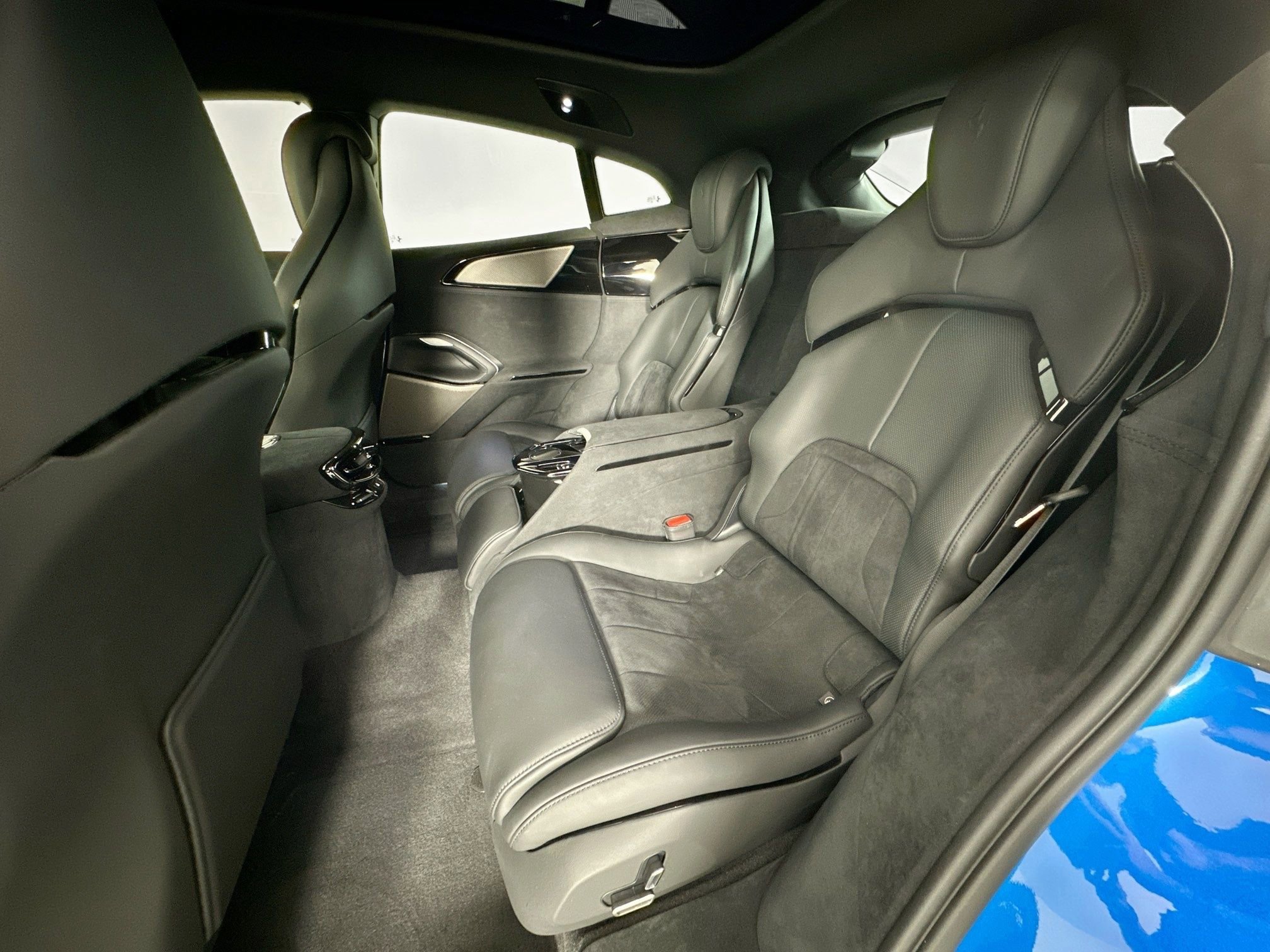 Used 2023 Ferrari Purosangue AWD/4WD image 23