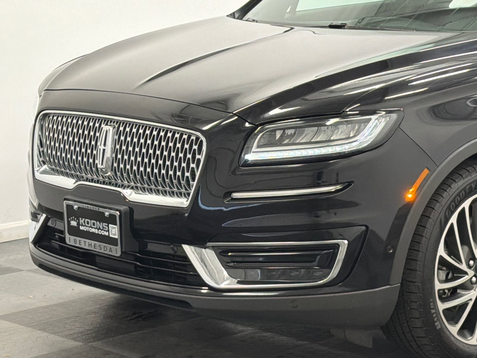 Used 2019 Lincoln Nautilus Reserve FWD image 2