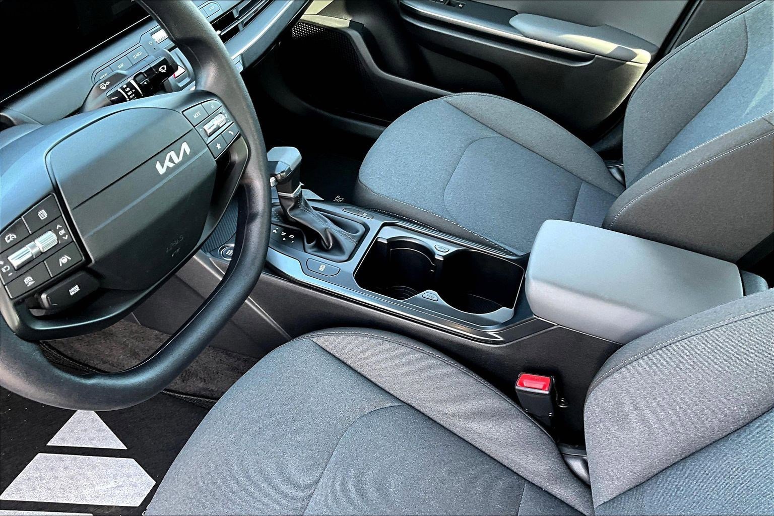 Used 2025 Kia K4 FWD image 18