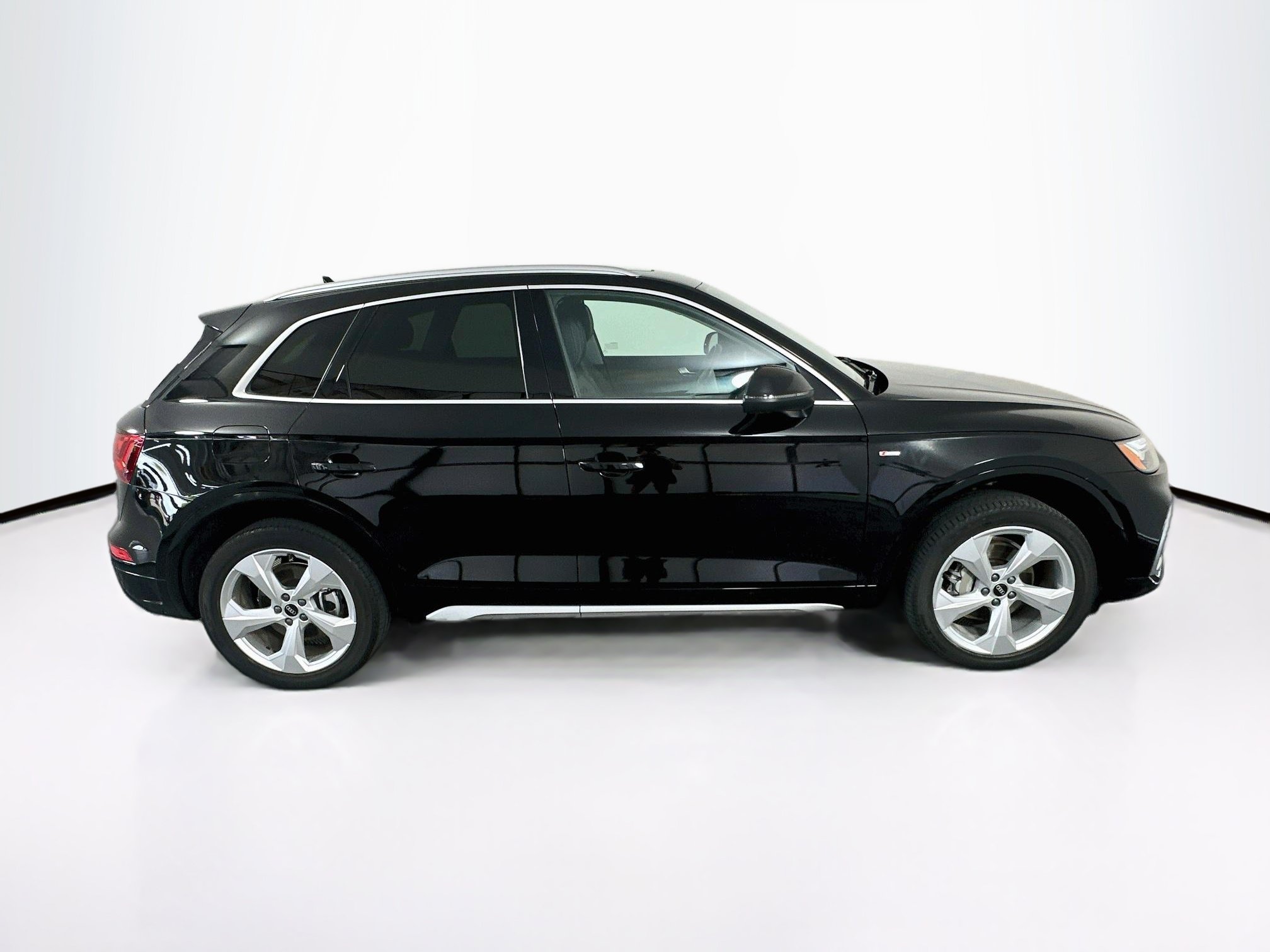 Used 2022 Audi Q5 2.0T Premium Plus w/ Premium Plus Package AWD/4WD image 10