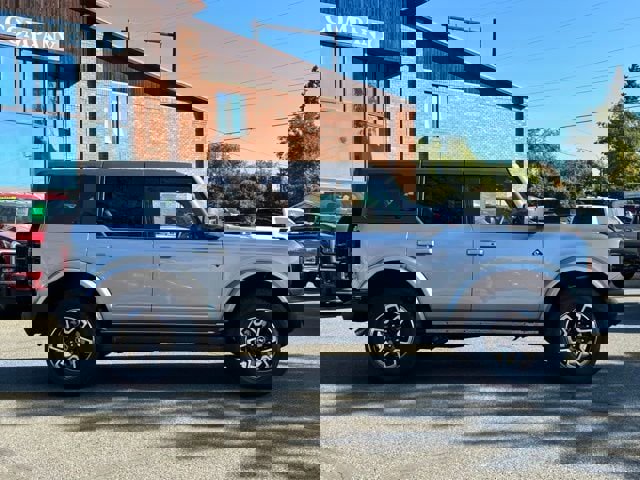 New 2024 Ford Bronco Outer Banks image 9