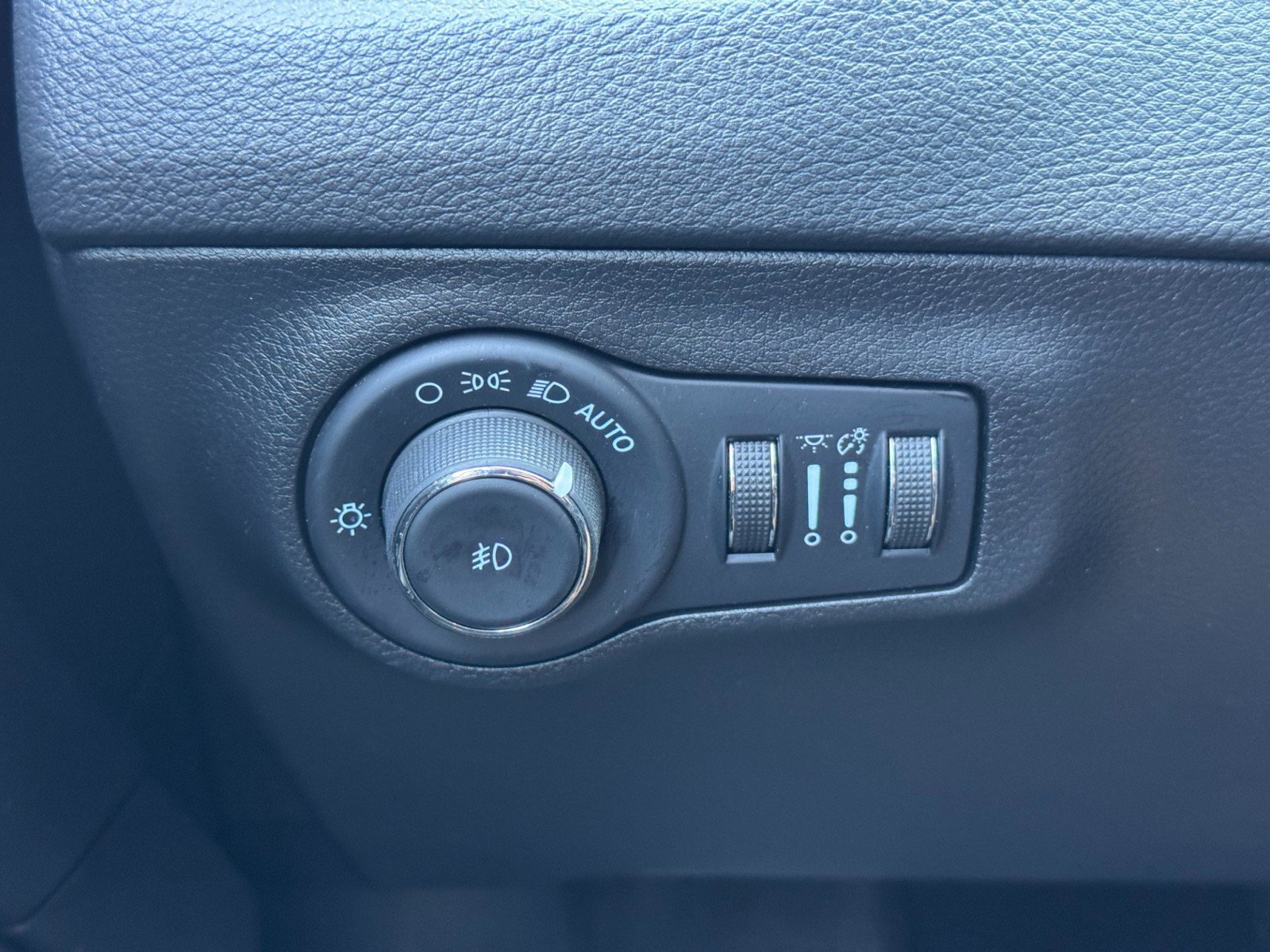 Used 2021 Jeep Compass Latitude w/ Driver Assistance Group image 16