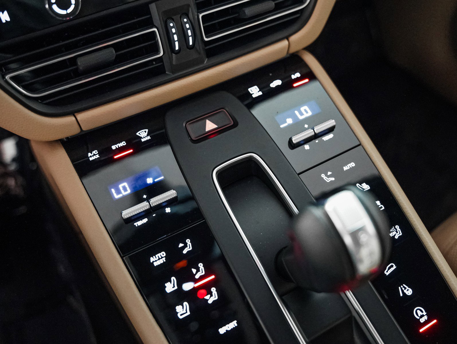 Certified 2025 Porsche Macan image 24