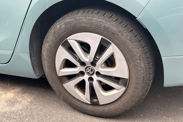 Used 2017 Toyota Prius Three FWD image 4